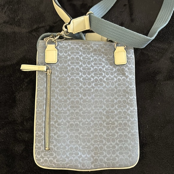 Coach designer crossbody bag and matching wallet - Picture 3 of 7